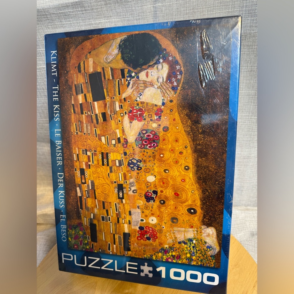 EuroGraphics Gustav Klimt The Kiss 1000 Piece Jigsaw Puzzle
~Sealed